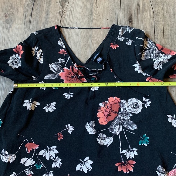 Rue21 | Floral Bell Sleeve Top - Picture 7 of 11